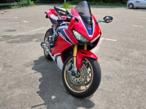 Honda CBR 1000RR SP1 SC 77 — miniatura 1