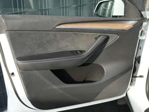 Tesla Model Y SUV second-hand de vânzare — miniatura 6