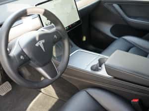 Tesla Model Y SUV second-hand de vânzare — miniatura 7