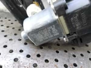 Macara motoras geam dreapta fata vw polo 6r 6r0959802be s850311237 — miniatura 4