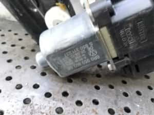 Macara motoras geam dreapta fata vw polo 6r 6r0959802be s850311237 — miniatura 7