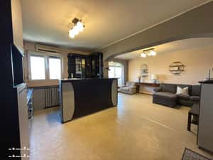 Ap 3 camere, decomandat,etaj 5 – zona Piața Rogerius.Pret 109.000 euro — miniatura 2
