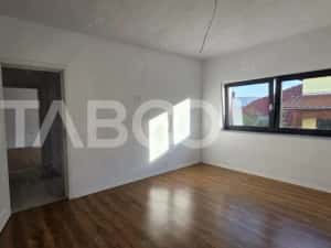 Apartament nou decomandat cu 3 camere de vanzare in Sebes — miniatura 4