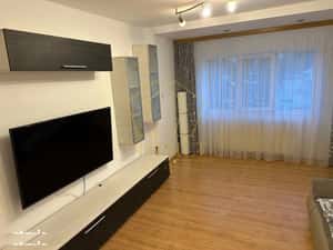 Apartament cu 3 camere, decomandat, etaj 1- Calea Girocului — miniatura 3
