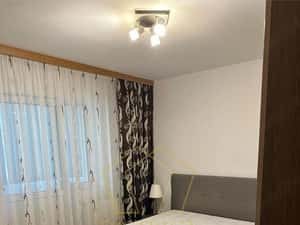 Apartament cu 3 camere, decomandat, etaj 1- Calea Girocului — miniatura 6