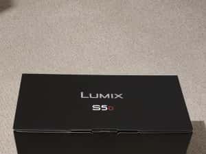 Aparat Foto Panasonic LUMIX  S5D (body S5D si obiectiv 18 - 40 mm)