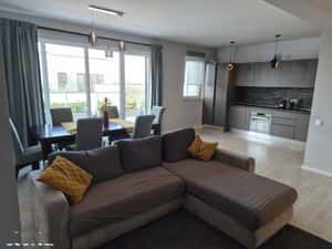 Inchiriez apartament 3 camere tip penthouse cu o terasa generoasa — miniatura 1