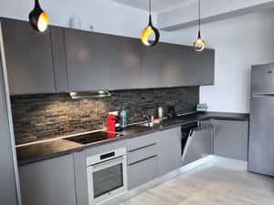 Inchiriez apartament 3 camere tip penthouse cu o terasa generoasa — miniatura 3