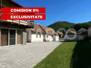 Casa individuala cu 2 corpuri COMISION 0% curte 900 mp in Cisnadioara