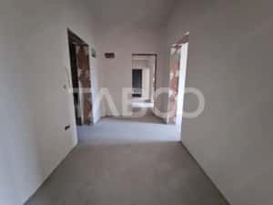 Apartament decomandat 3 camere 2 bai 83 mpu 2 balcoane Sibiu Rahovei — miniatura 3