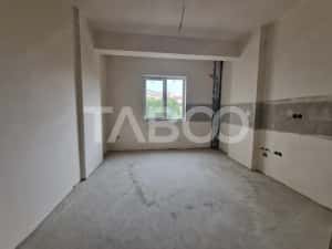Apartament decomandat 3 camere 2 bai 83 mpu 2 balcoane Sibiu Rahovei — miniatura 7