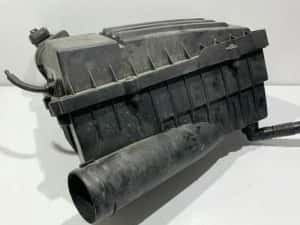 Carcasa filtru aer Volkswagen Passat B7 3C0129601CA 1.6 tdi CAY