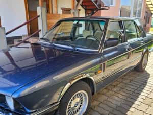 Retromobil BMW 520 I / E28 1983 — miniatura 3