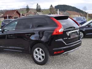Volvo XC60 2.0D 4X2 AUTOMATA — miniatura 5