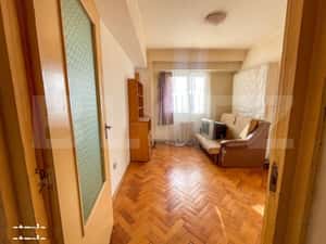 Apartament de 3 camere decomandat, 75 mp, 2 bai, 2 balcoane, etaj inte
