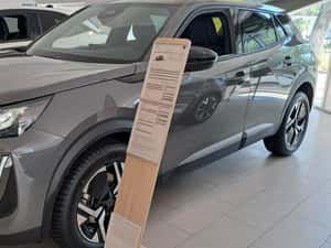 PEUGEOT 2008 Allure 1.2 Hybrid 145 CP E-DCS6 — miniatura 2