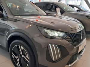 PEUGEOT 2008 Allure 1.2 Hybrid 145 CP E-DCS6 — miniatura 3
