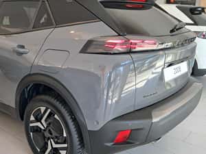 PEUGEOT 2008 Allure 1.2 Hybrid 145 CP E-DCS6 — miniatura 5