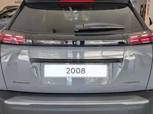 PEUGEOT 2008 Allure 1.2 Hybrid 145 CP E-DCS6 — miniatura 6