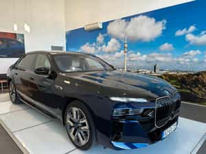 BMW M760 Plug-in Hybrid - 12.000 km — miniatura 2