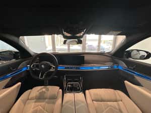 BMW M760 Plug-in Hybrid - 12.000 km — miniatura 6