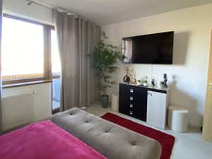 Garsonieră decomandată, utilată și mobilată cu loc de parcare inclus! — miniatura 3