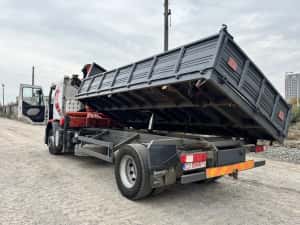 Camion basculabil cu macara volvo — miniatura 3