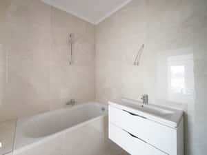Apartament 2 camere, decomandat, terasa spatioasa - Sect.4, comision 0 — miniatura 6