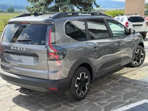 Noua Dacia Jogger 2025 Hybrid Journey, 7 locuri, gri — miniatura 3