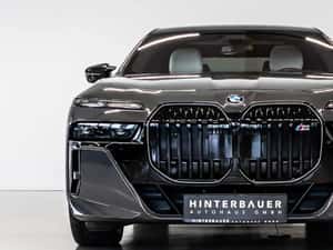 BMW M760e xDrive – Bowers & Wilkins – Executive Lounge — miniatura 2