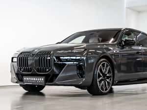 BMW M760e xDrive – Bowers & Wilkins – Executive Lounge — miniatura 5