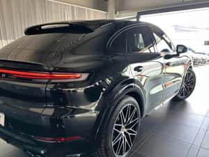 Porsche Cayenne SUV hibrid second-hand 15.500 km — miniatura 4