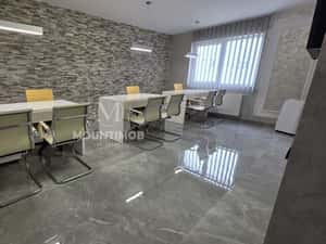 Spațiu modern cu dublă utilizare | Locuita sau Birou | Tractorul — miniatura 3