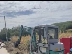 Miniexcavator/Buldoexcavator de închiriat — miniatura 4