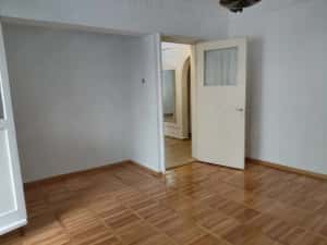 Apartament 2 camere – Port, etaj 1/4 – 3 balcoane, centrală, geam la baie — miniatura 3