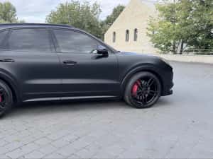 Porsche Cayenne GTS 2022 — miniatura 4