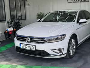 Volkswagen Passat Automată 218 HP Hibrid (B/E)