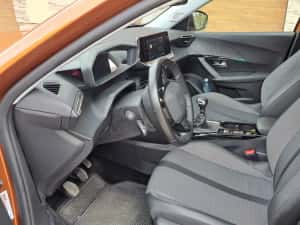 Peugeot 2008 diesel, echipare Allure 1.5 BlueHDI anul 2021 rulat 29800km, cutie viteze manuala, start-stop — miniatura 8