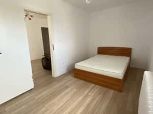 Apartament 3 camere. Renovat. Etaj 3. Aproape de Spitalul Judetean. Bloc izolat
