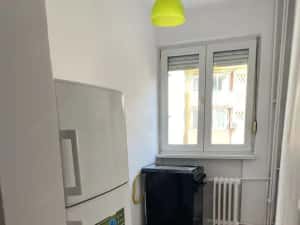 Apartament 3 camere. Renovat. Etaj 3. Aproape de Spitalul Judetean. Bloc izolat — miniatura 3