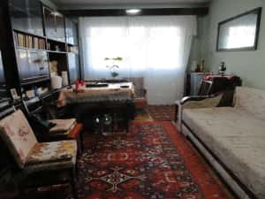 Apartament 3 camere decomandat, 2 bai, 2 balcoane, etaj 2 zona Vlaicu, 79 mp, centrala pe gaz