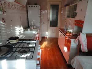 Apartament 3 camere decomandat, 2 bai, 2 balcoane, etaj 2 zona Vlaicu, 79 mp, centrala pe gaz — miniatura 9