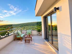 Vânzare apartament 2 camere, View panoramic și Terasă 24 mp — miniatura 3