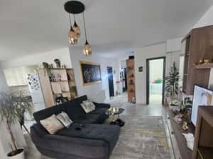 Apartament 3 camere, loggie si terasa, parter, zona Traian - Nord — miniatura 3