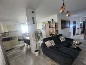 Apartament 3 camere, loggie si terasa, parter, zona Traian - Nord — miniatura 4