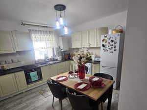 Apartament 3 camere, loggie si terasa, parter, zona Traian - Nord — miniatura 5