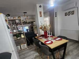 Apartament 3 camere, loggie si terasa, parter, zona Traian - Nord — miniatura 6