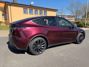 Tesla Model Y SUV 40.696 EUR — miniatura 6