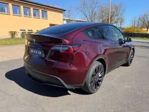 Tesla Model Y SUV 40.696 EUR — miniatura 7