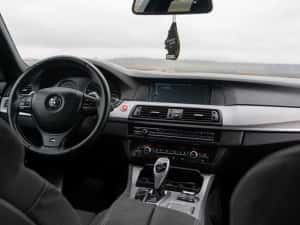 BMW SERIA 5 F10 520D, M pachet interior/exterior — miniatura 6